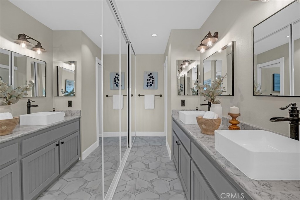 7025 Vista Del Verde