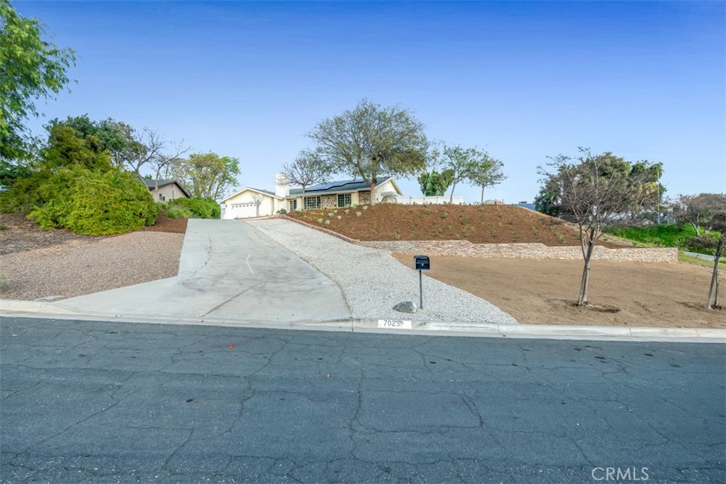 7025 Vista Del Verde