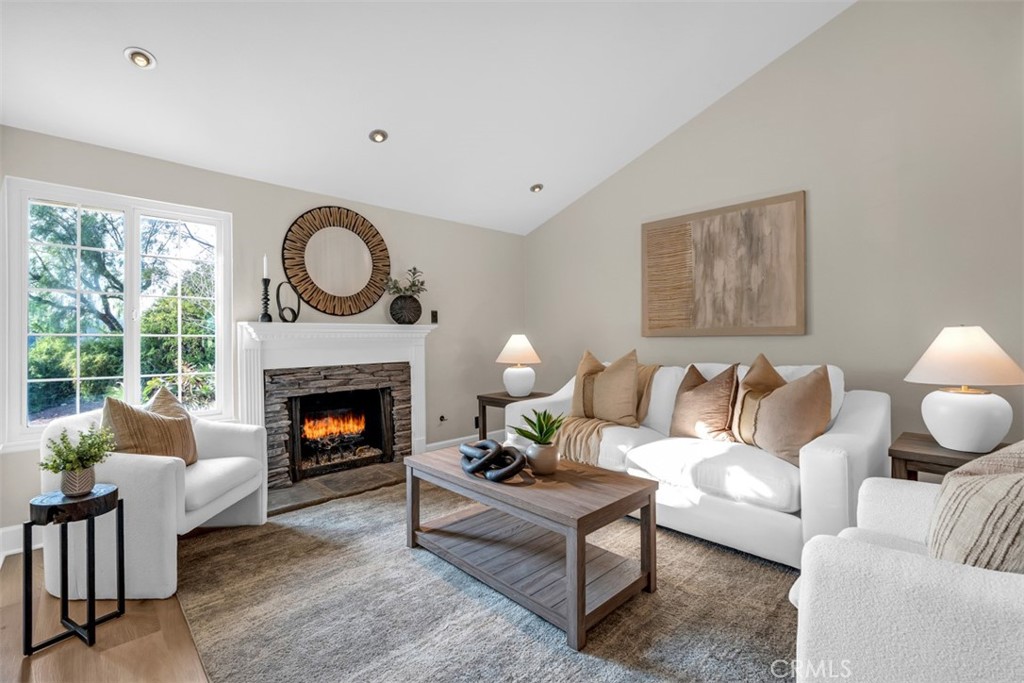 7025 Vista Del Verde