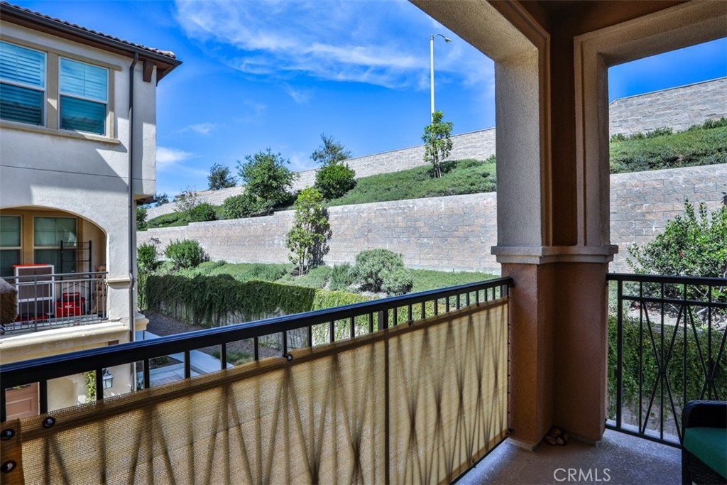 608 White Oaks
