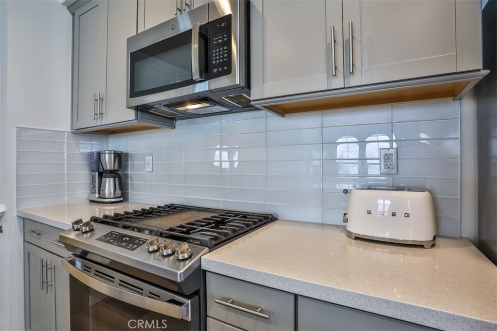 608 White Oaks