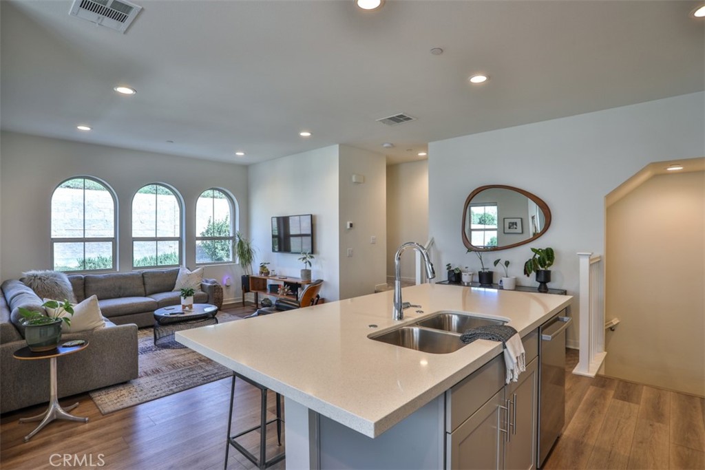 608 White Oaks