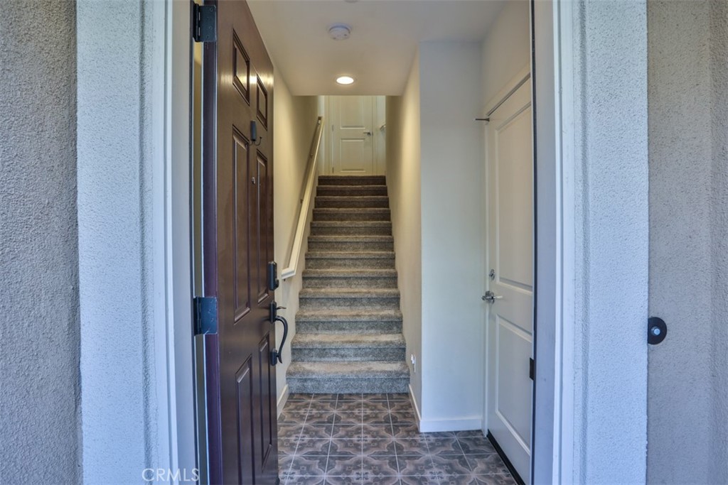 608 White Oaks