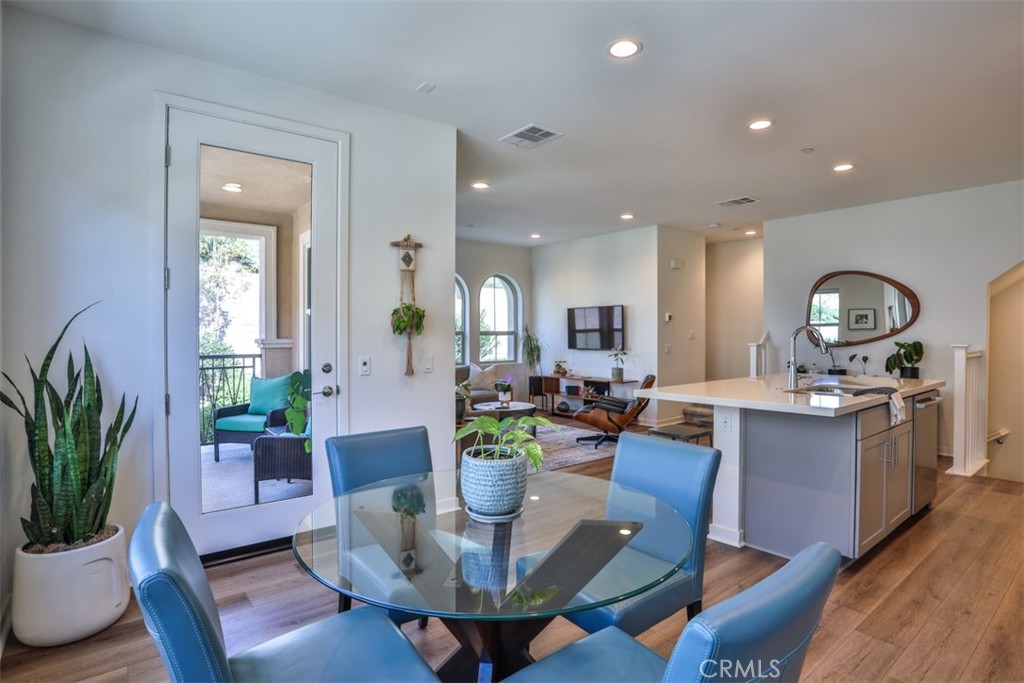 608 White Oaks
