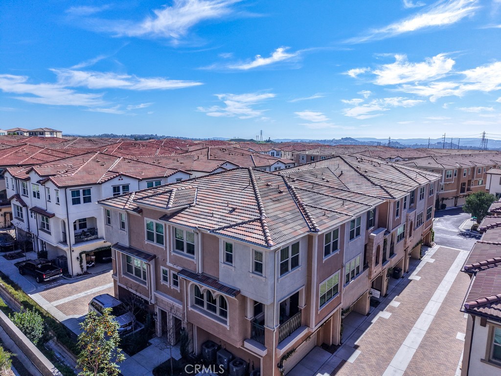 608 White Oaks