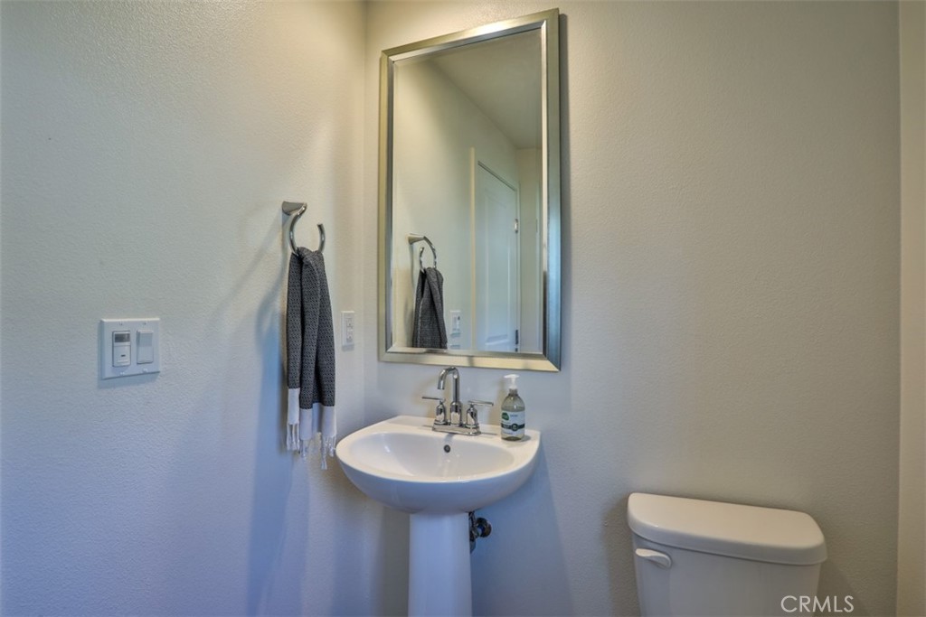 608 White Oaks