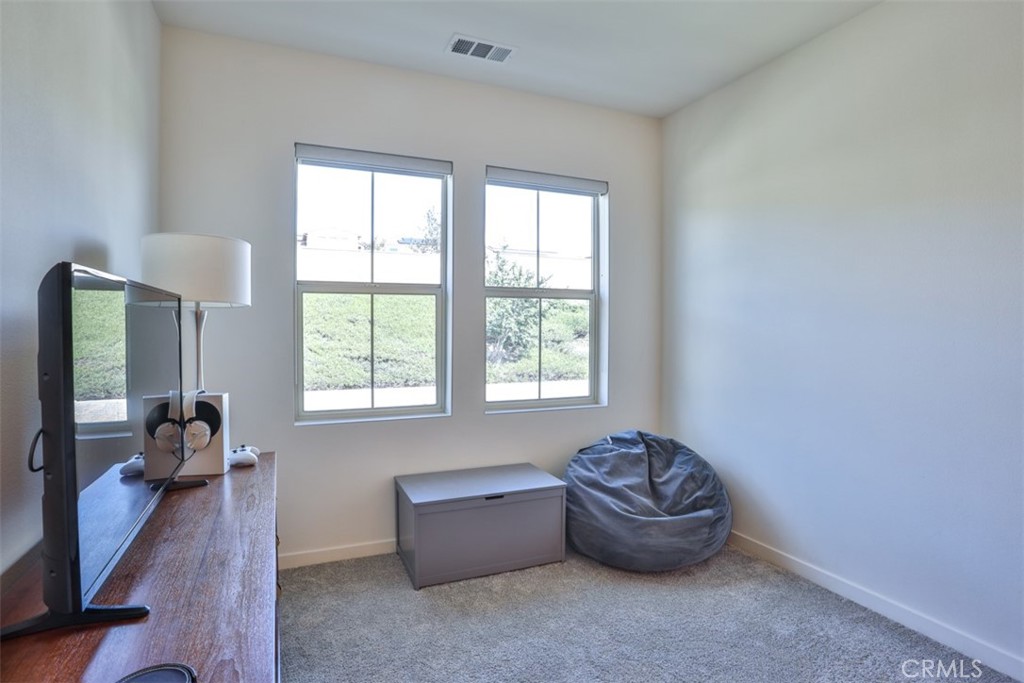 608 White Oaks