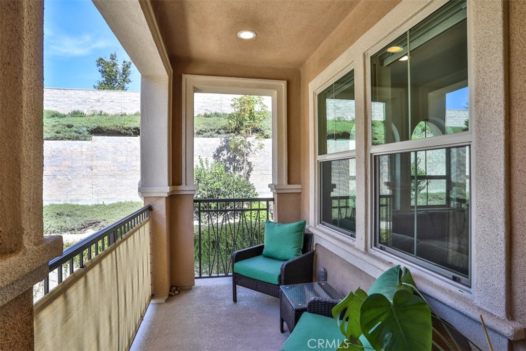 608 White Oaks