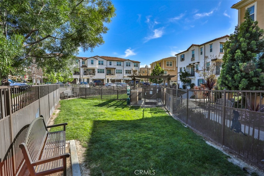 608 White Oaks