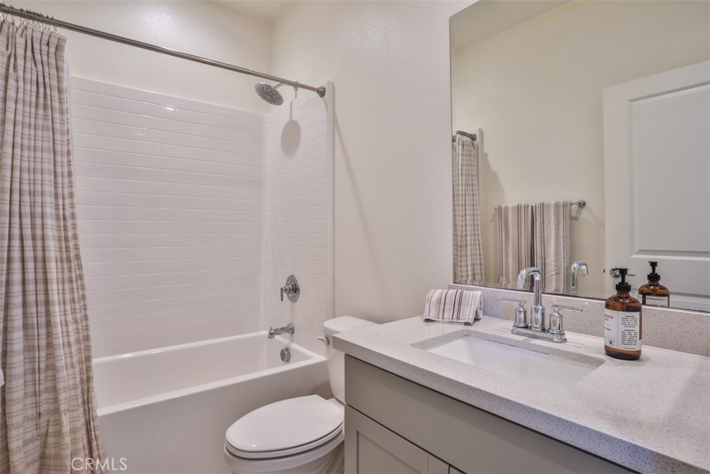 608 White Oaks