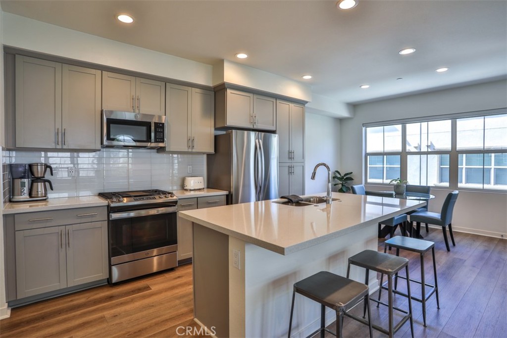608 White Oaks