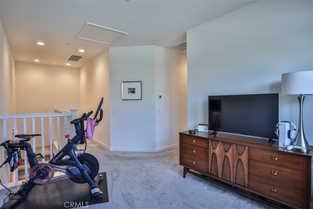 608 White Oaks