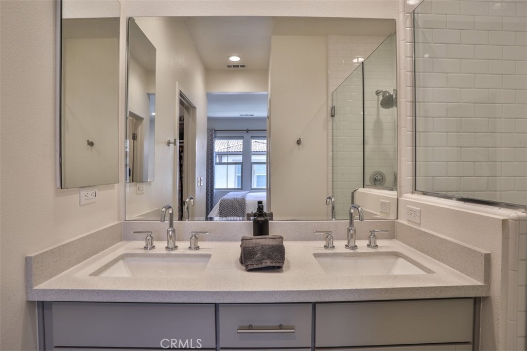 608 White Oaks