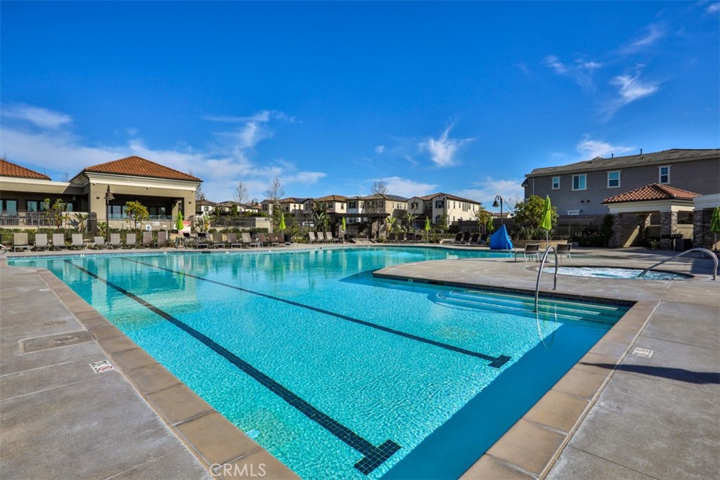 608 White Oaks