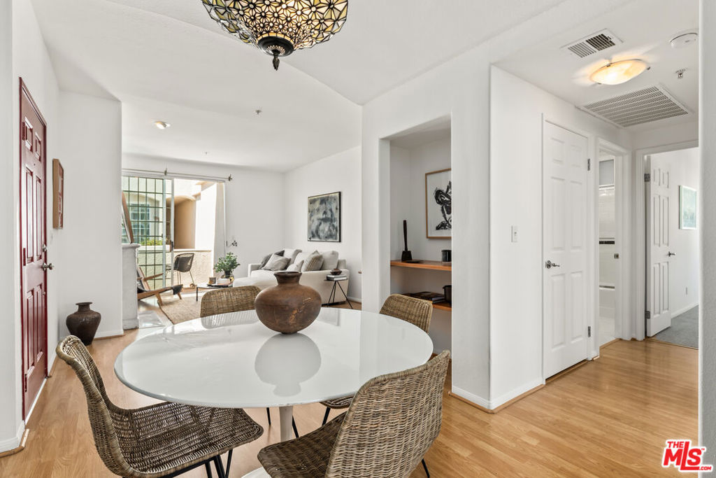 1076 S Orange Grove Avenue 13