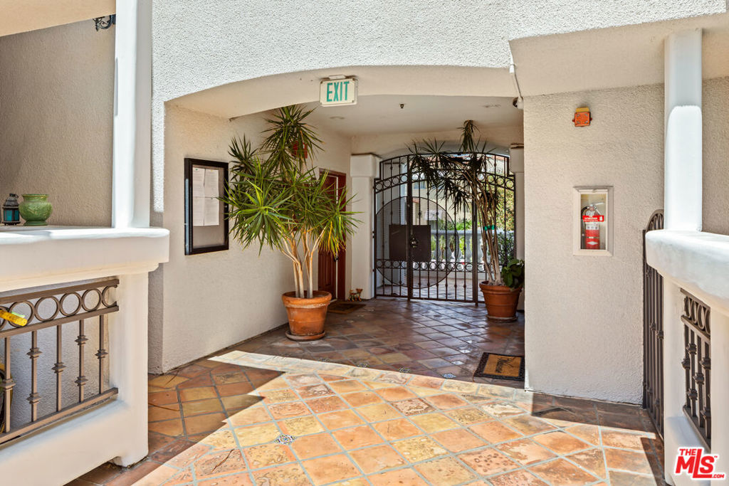 1076 S Orange Grove Avenue 13