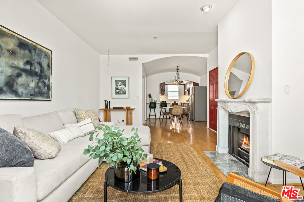 1076 S Orange Grove Avenue 13