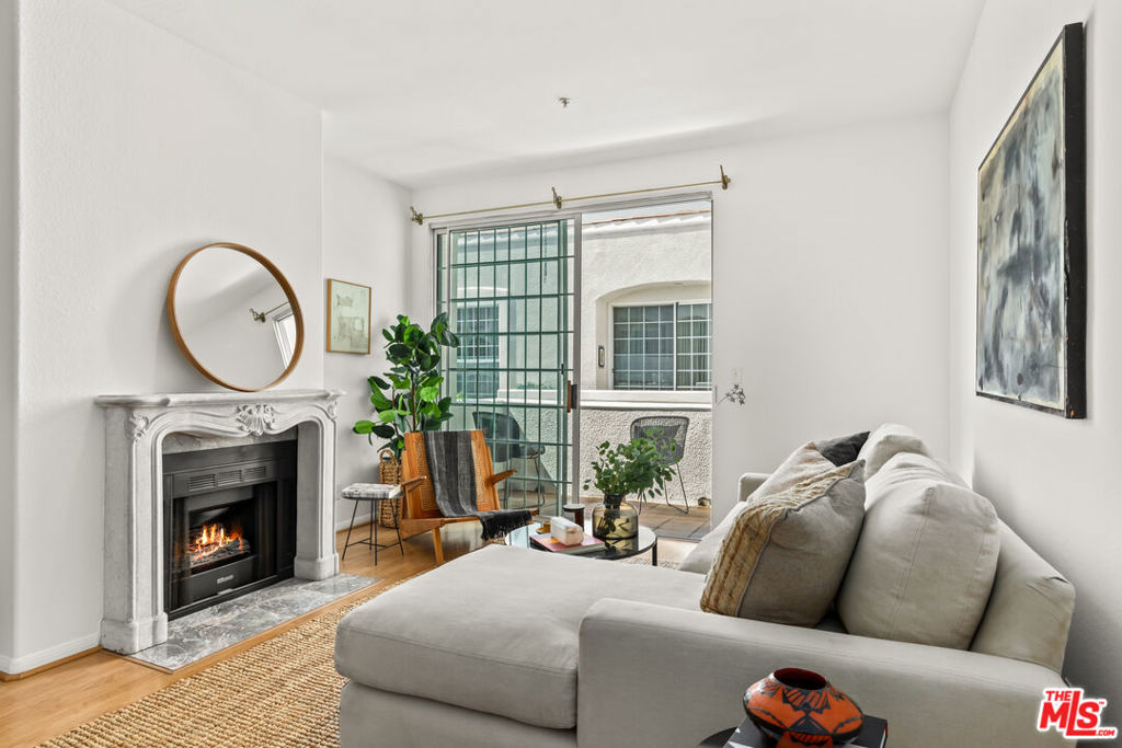 1076 S Orange Grove Avenue 13