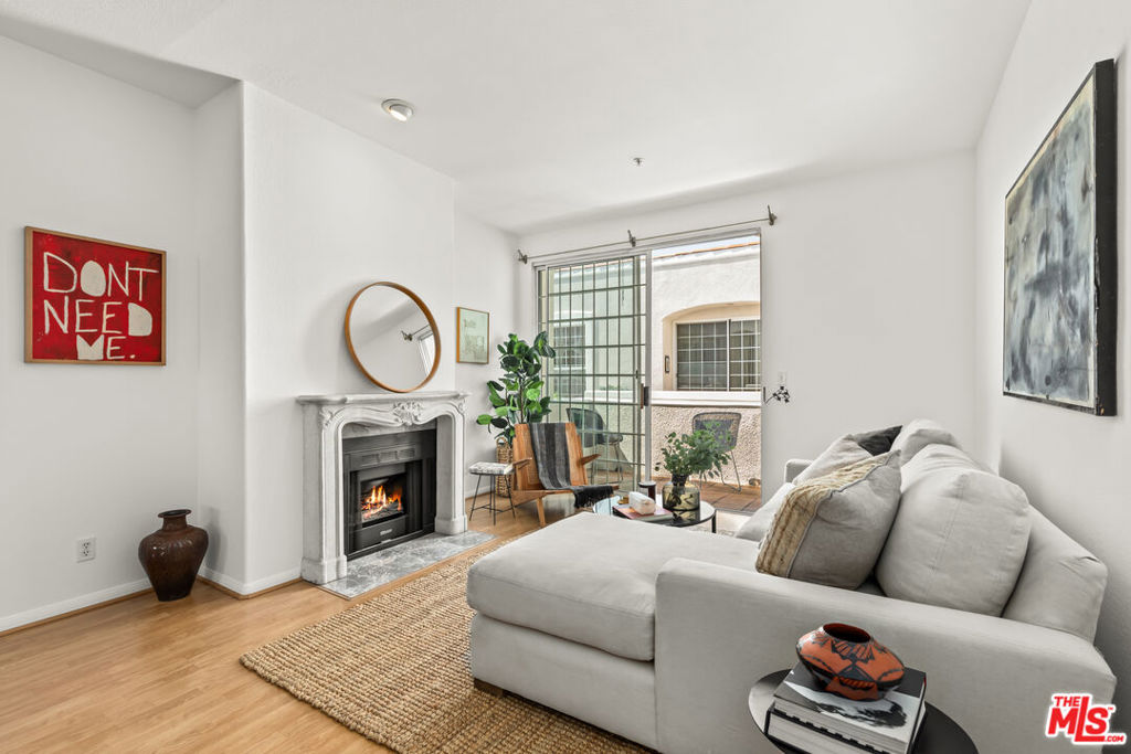 1076 S Orange Grove Avenue 13