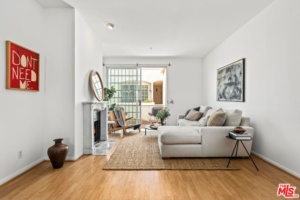 1076 S Orange Grove Avenue 13