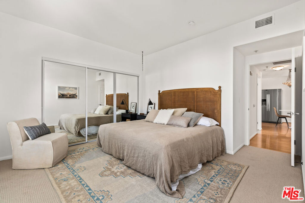 1076 S Orange Grove Avenue 13