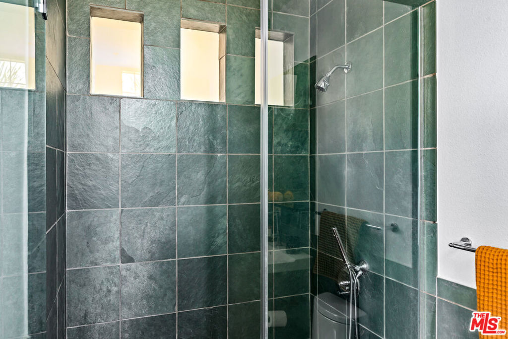 1076 S Orange Grove Avenue 13