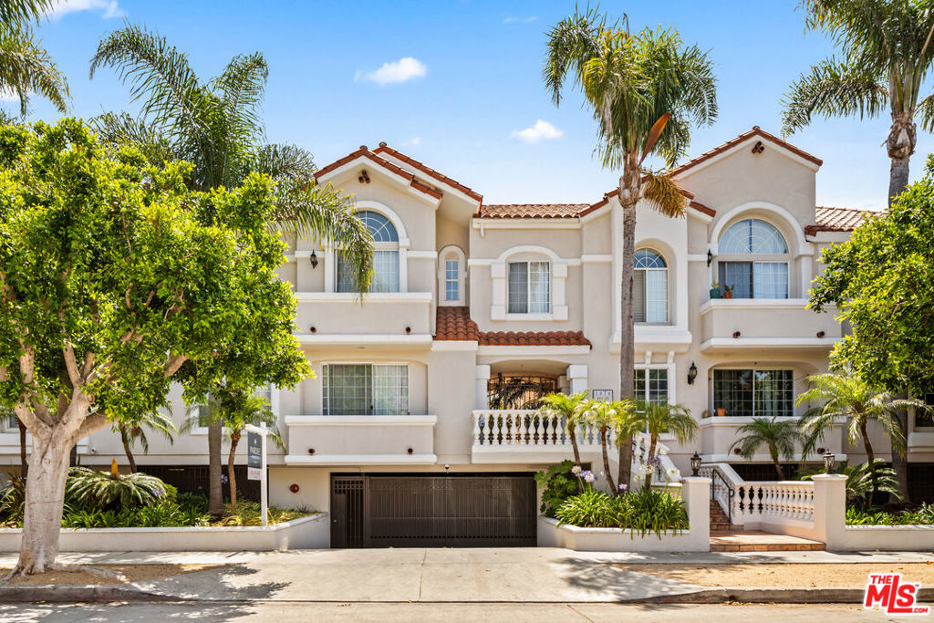 1076 S Orange Grove Avenue 13