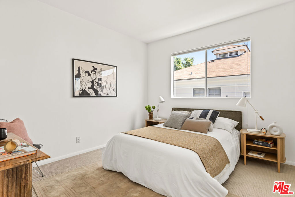 1076 S Orange Grove Avenue 13