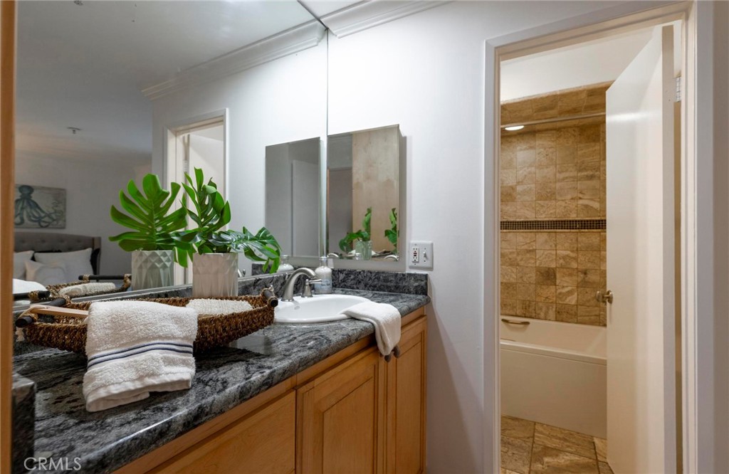 200 S Catalina Avenue Unit: 202