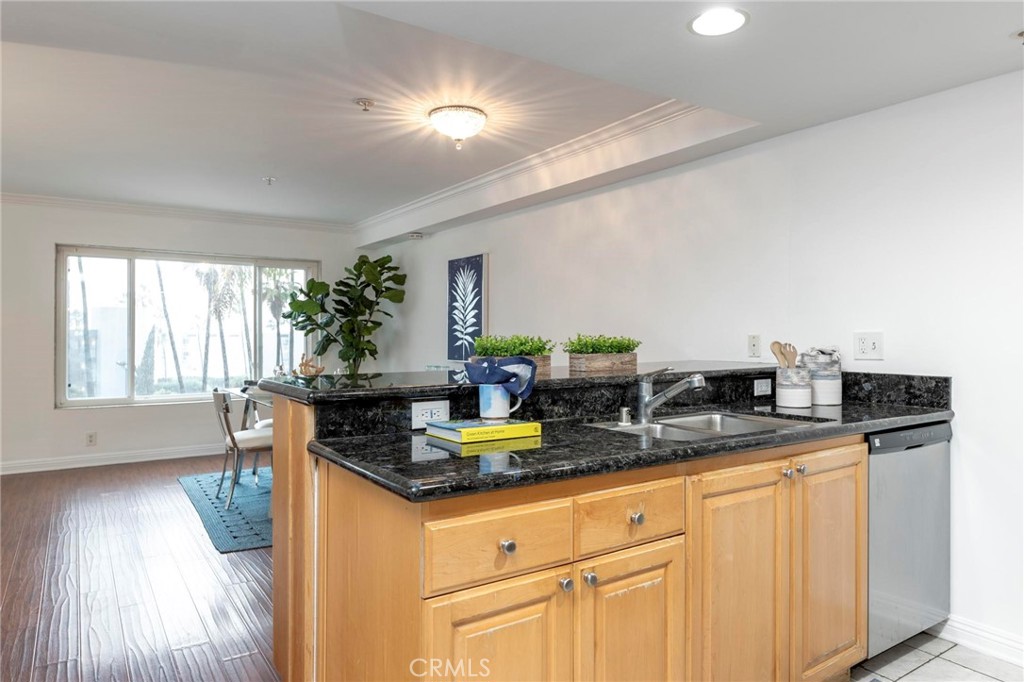 200 S Catalina Avenue Unit: 202