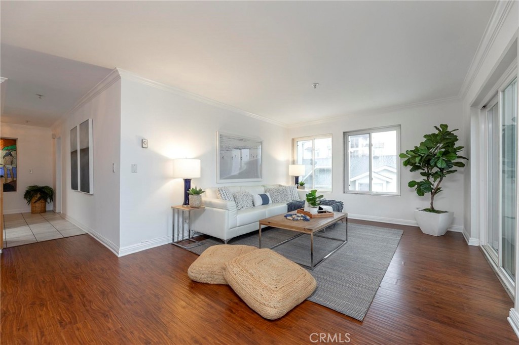 200 S Catalina Avenue Unit: 202