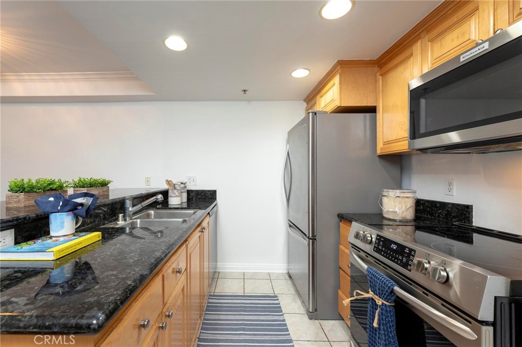 200 S Catalina Avenue Unit: 202