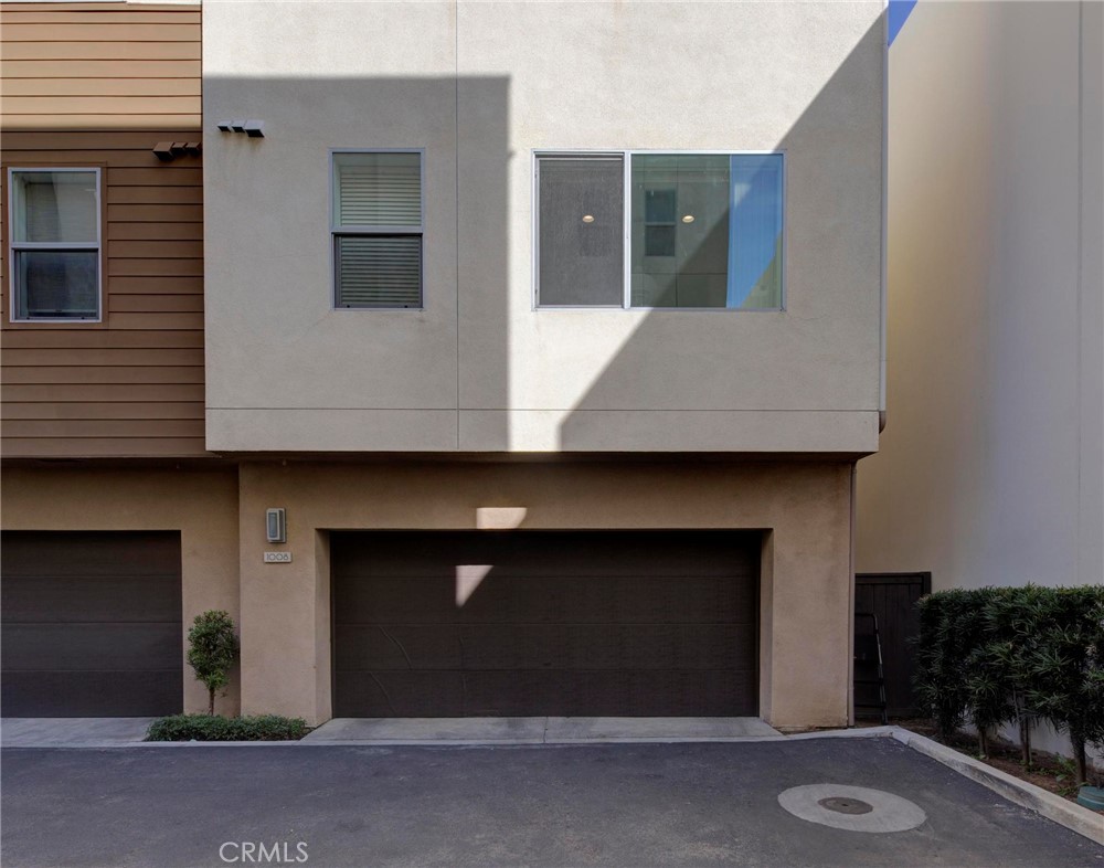 1008 Eucalipto Place