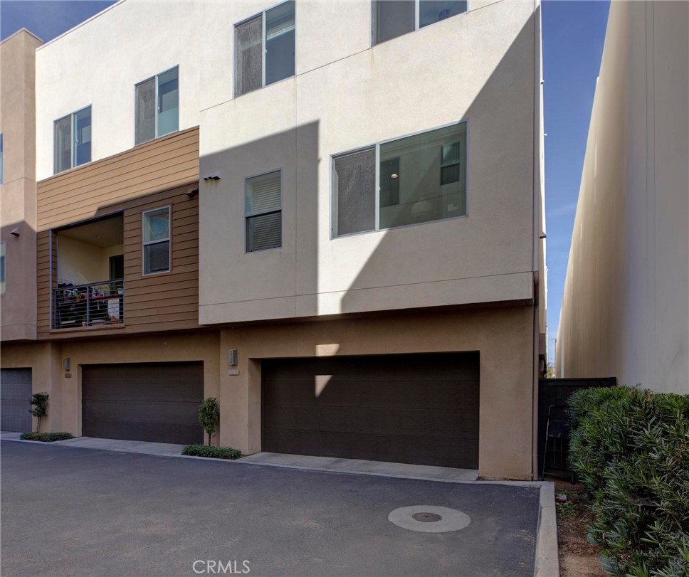 1008 Eucalipto Place