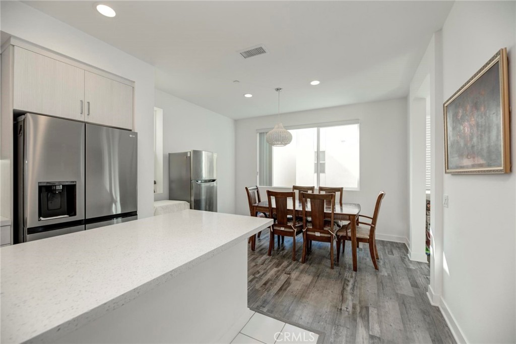 1008 Eucalipto Place