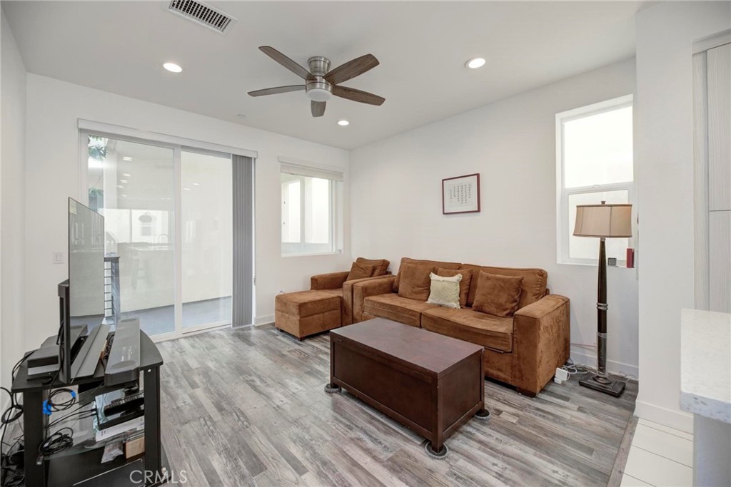 1008 Eucalipto Place