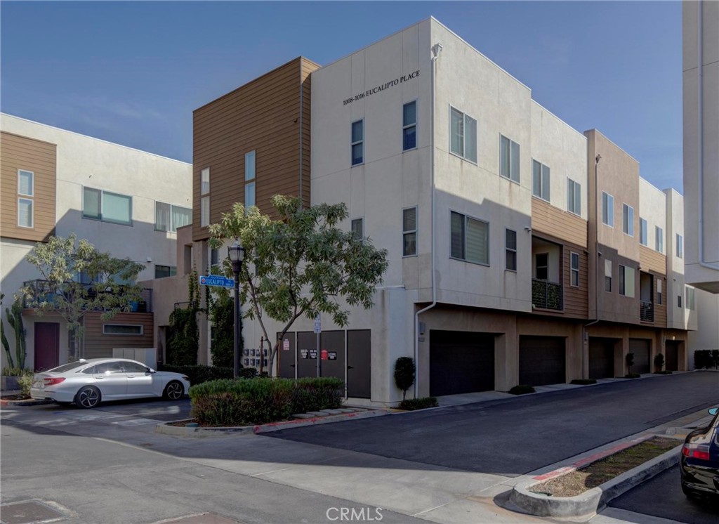 1008 Eucalipto Place