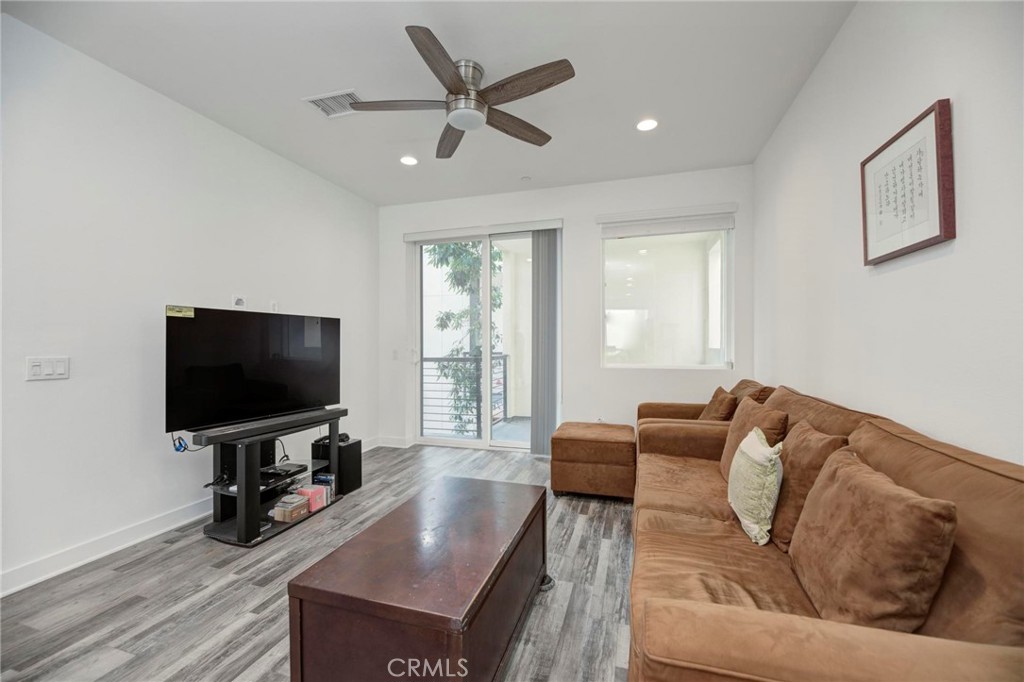 1008 Eucalipto Place