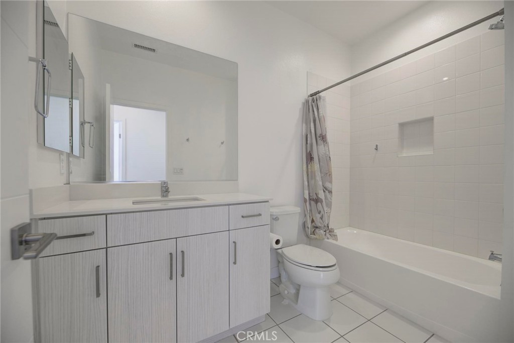 1008 Eucalipto Place