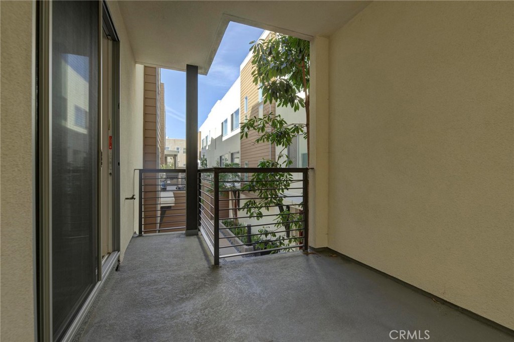 1008 Eucalipto Place