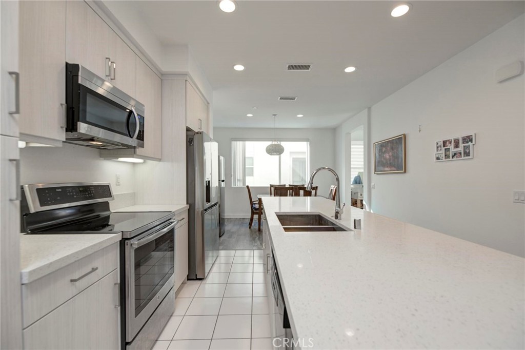 1008 Eucalipto Place