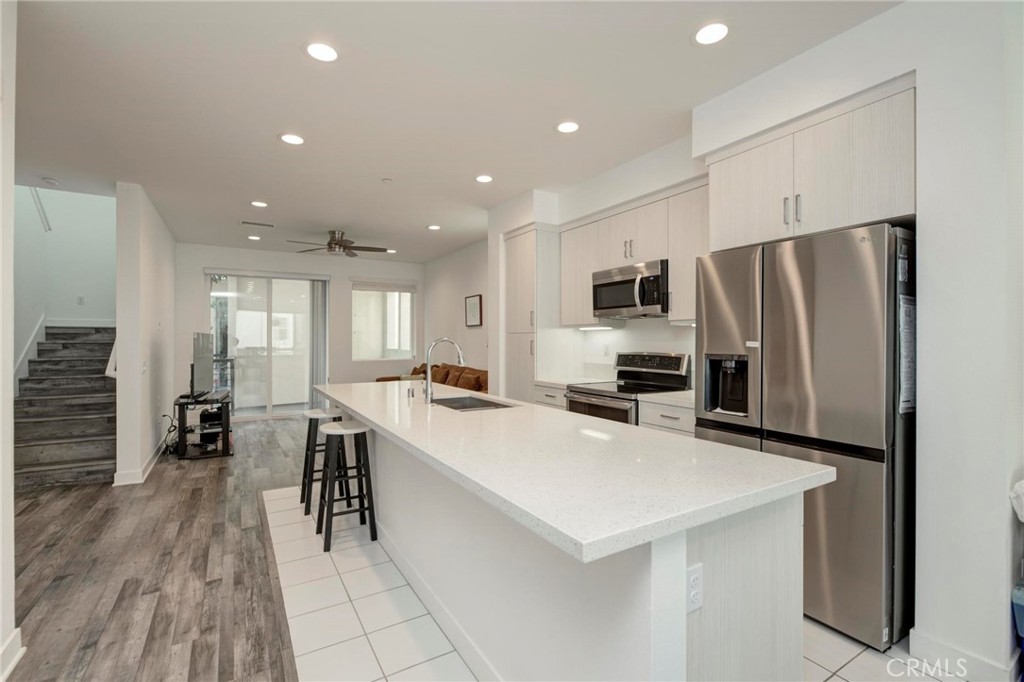 1008 Eucalipto Place