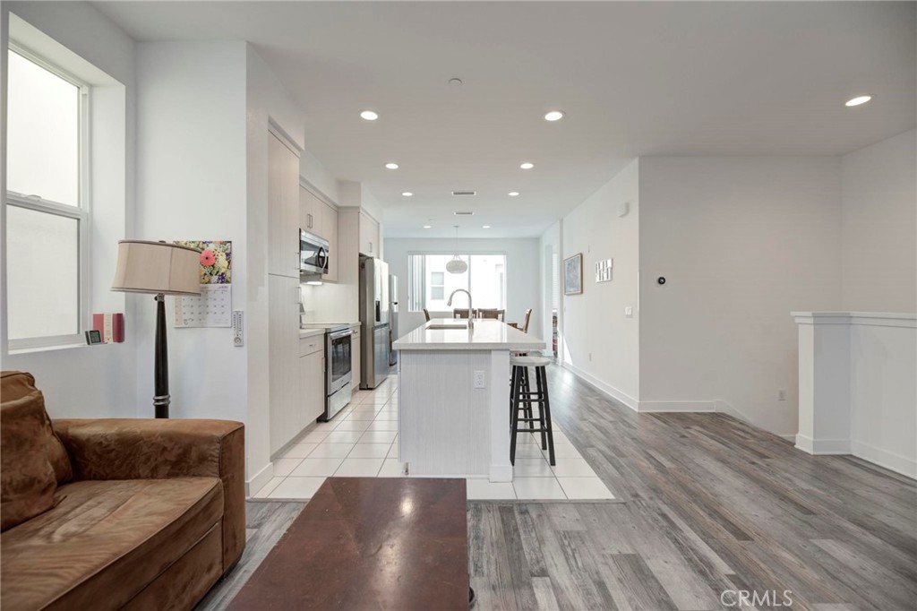 1008 Eucalipto Place