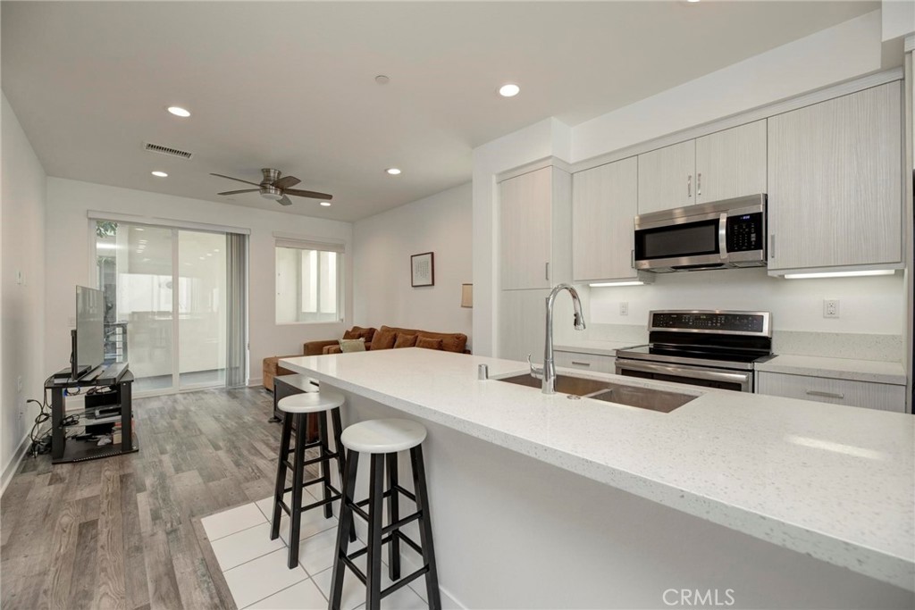 1008 Eucalipto Place