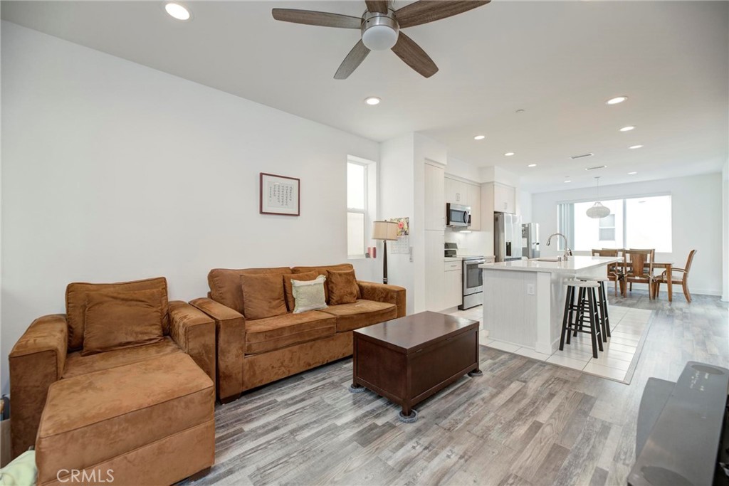 1008 Eucalipto Place