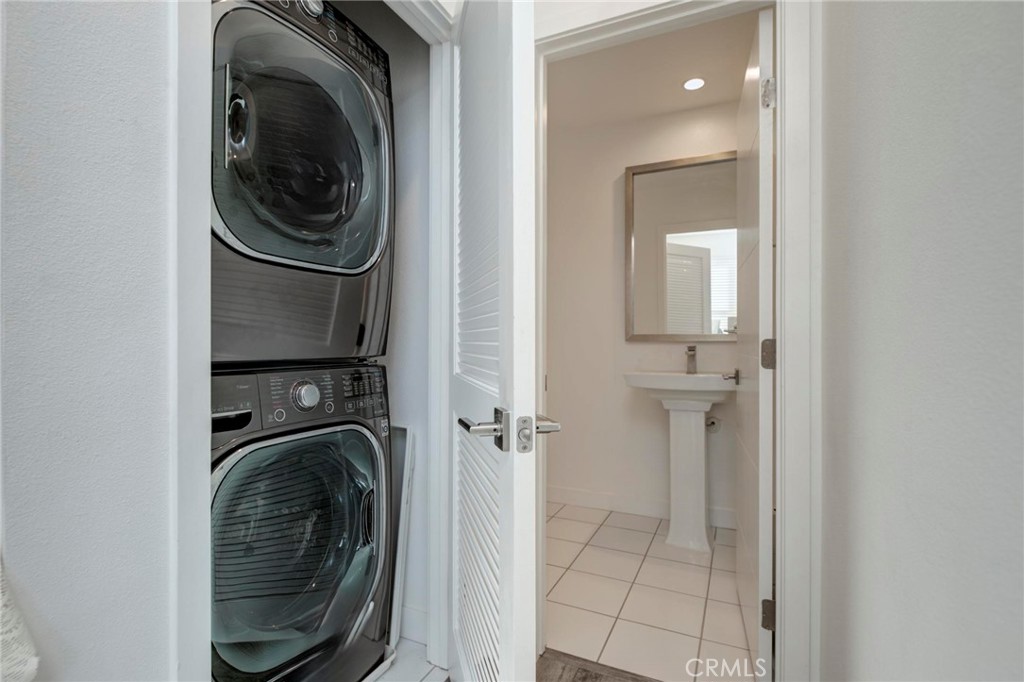 1008 Eucalipto Place