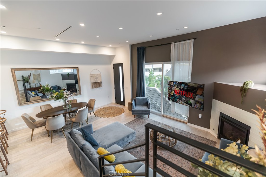 1002 N Hudson Avenue 1