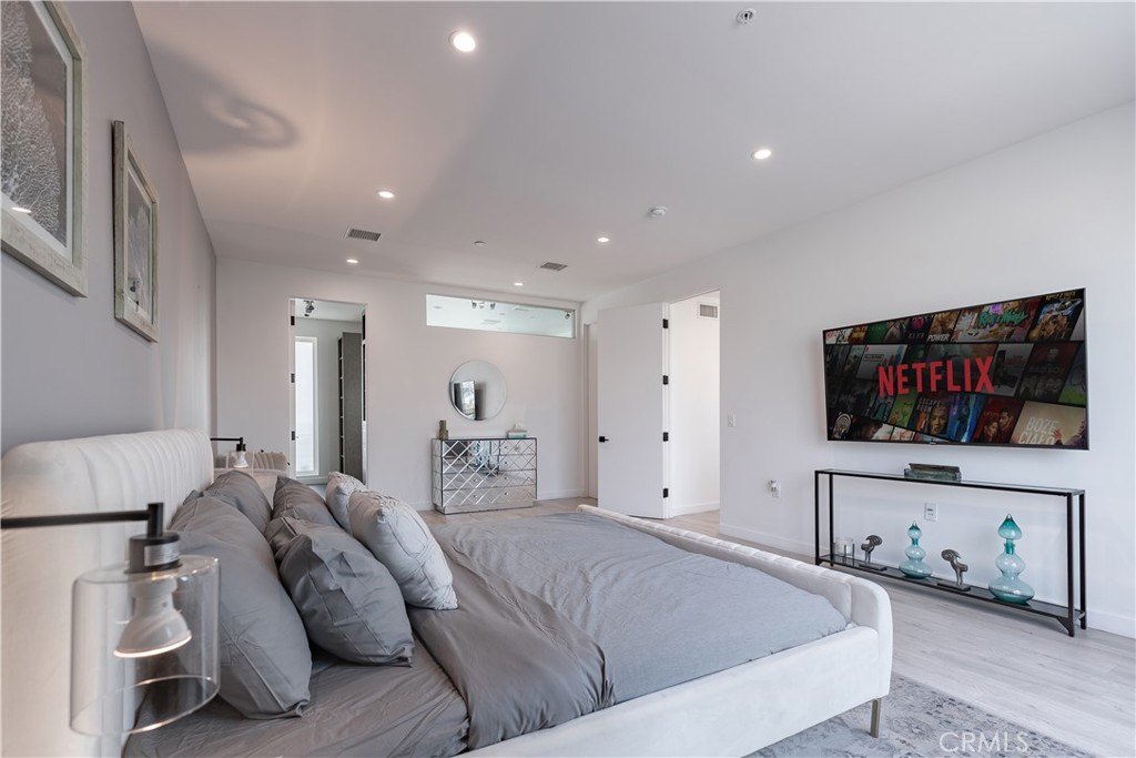 1002 N Hudson Avenue 1