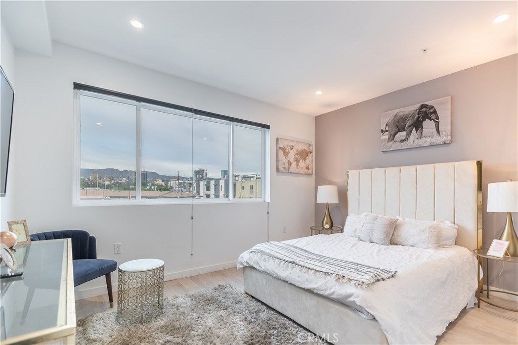 1002 N Hudson Avenue 1