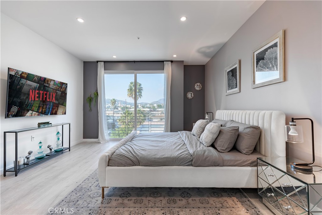 1002 N Hudson Avenue 1